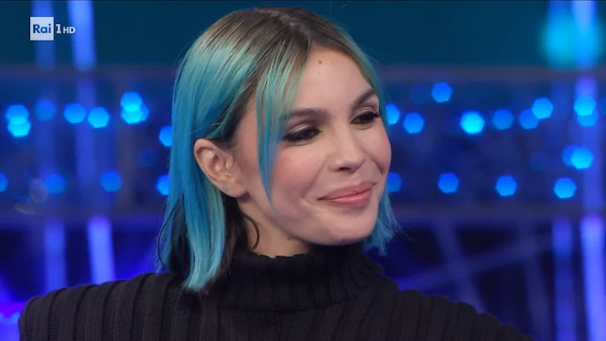 Sanremo 2025, abito Rose Villain per quarta serata Festival: look e stilista