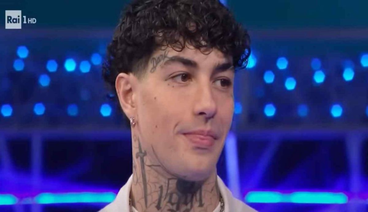 Sanremo 2025: quando canta (a che ora) Tony Effe quarta serata Festival