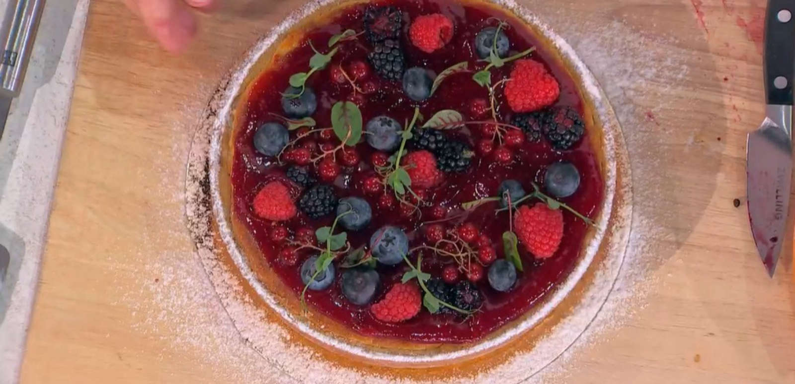 Cheesecake ai frutti di bosco di Sal De Riso | É sempre mezzogiorno, 6 febbraio 2025