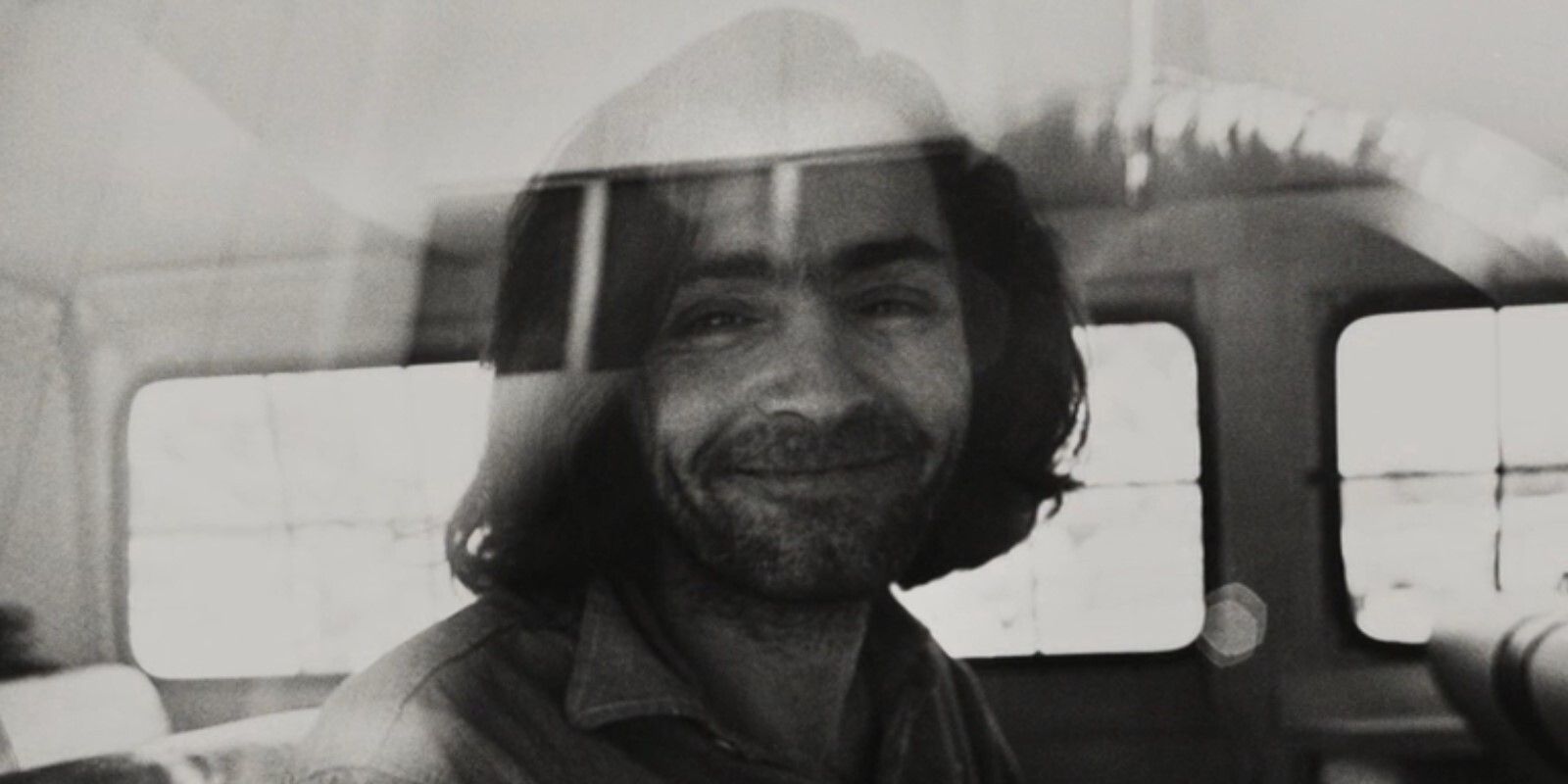 La Famiglia Manson e i Crimini che Hanno Sconvolto la California: La Verità Nascosta Dietro il Terrore degli Anni ’60