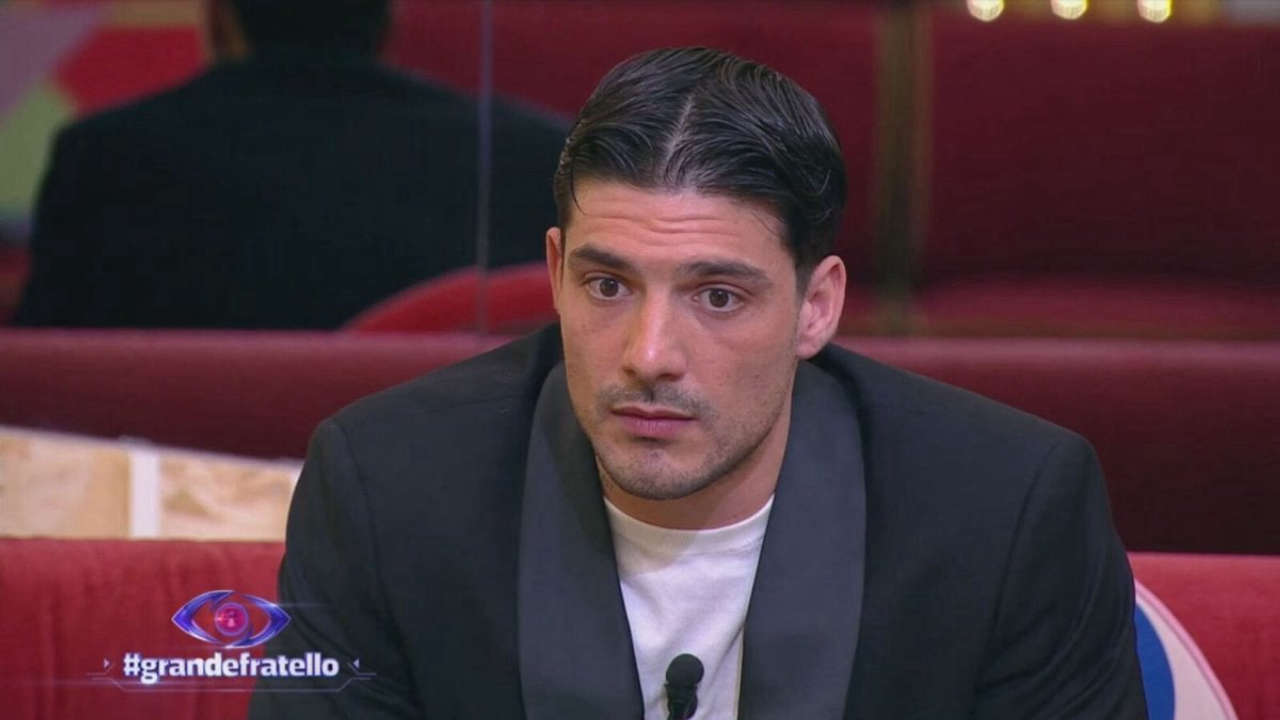 Grande Fratello: Triangolo Amoroso Scoppiettante, il Confronto Incredibile di Signorini con Lorenzo e Shaila