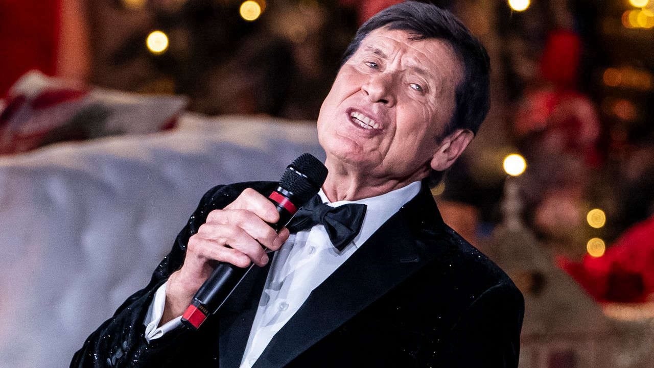 Gianni Morandi in lacrime a C’è posta per te: scopri il toccante omaggio che ha commosso tutti e svelato i segreti di una famiglia unita
