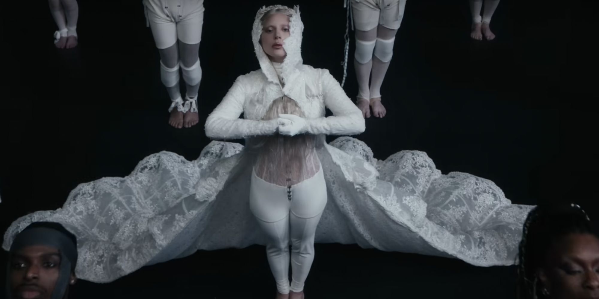 Il ritorno di Lady Gaga con “Mayhem”: un viaggio musicale tra nostalgia e innovazione che conquista cuore e mente