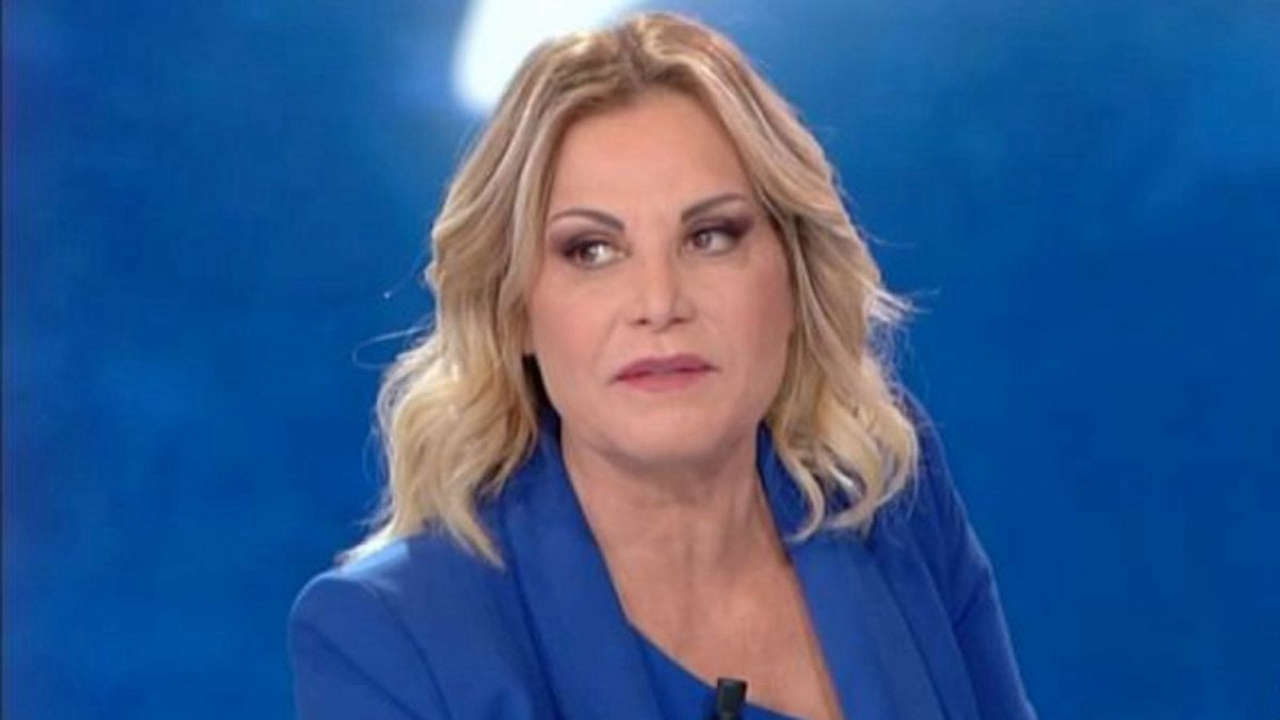 L’Isola dei Famosi 2025: svelato il naufrago segreto, un volto amato di Uomini e Donne sorprende tutti!