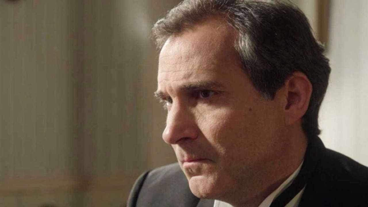 La Promessa, anticipazioni 20 maggio: il misterioso omicidio di Don Gregorio sconvolge Manuel e il paese intero