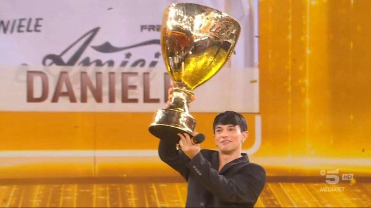 Amici 24: le rivelazioni sorprendenti dei cinque finalisti dopo l’ultima imperdibile puntata del talent show