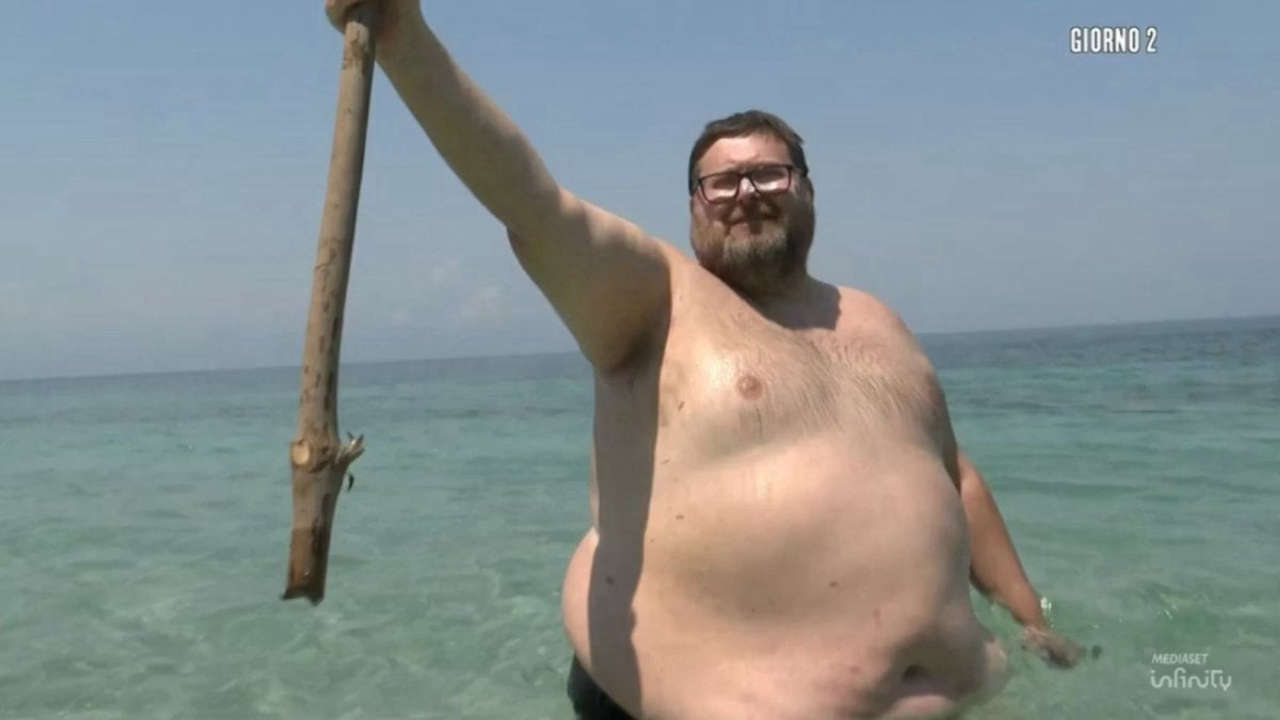 L’Isola dei Famosi 2025: Tensioni Explosive tra Senatori e Giovani, Adinolfi lancia una provocazione scioccante