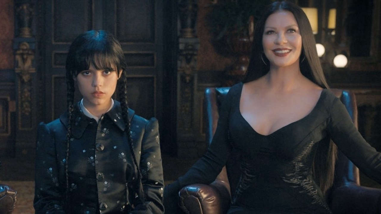 Mercoledì 2, la sfida di scherma tra Jenna Ortega e Catherine Zeta-Jones sorprende tutti nell’anteprima esclusiva