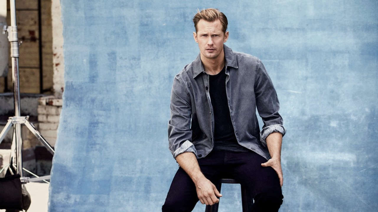 Alexander Skarsgård sorprende Cannes con stivali da pescatore: un look audace che fa discutere al festival!