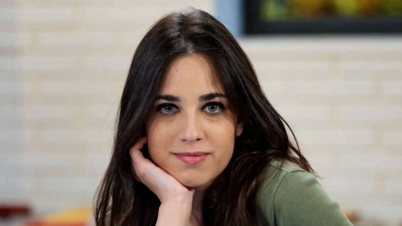 Un Posto al Sole, anticipazioni 23 maggio: Manuela affronta una crisi profonda, nuovi guai per Mariella in arrivo