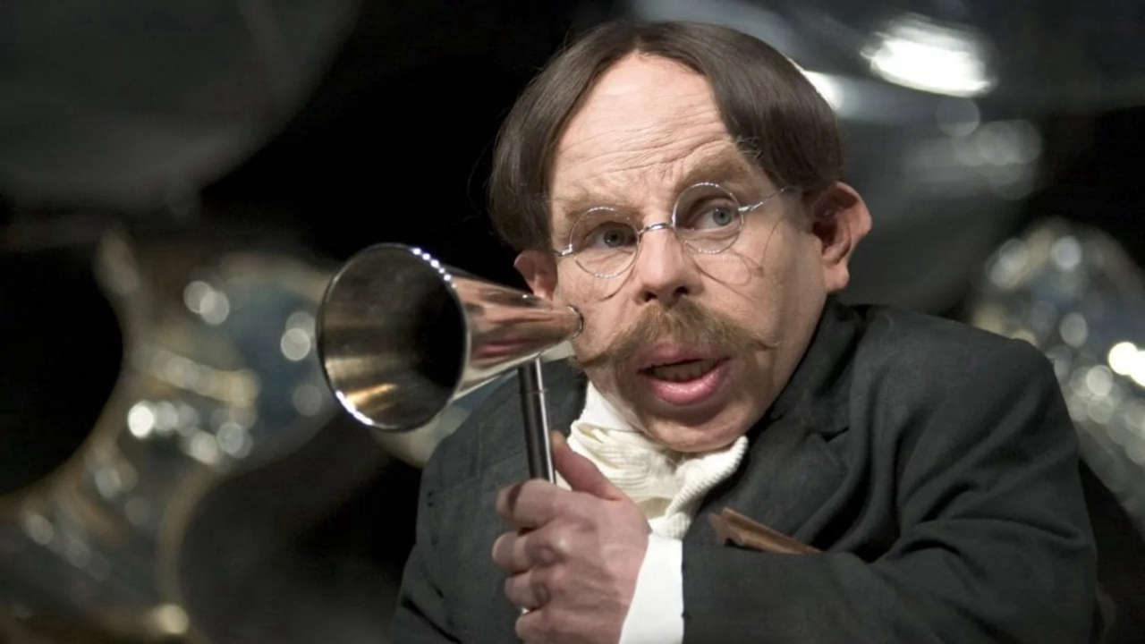 Harry Potter: Warwick Davis svela la sua distanza dalle polemiche su J.K. Rowling e il suo disinteresse per le notizie