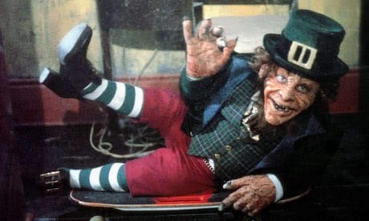 Leprechaun: Jennifer Aniston e il terrore per il look di Warwick Davis, un aneddoto sorprendente svelato!
