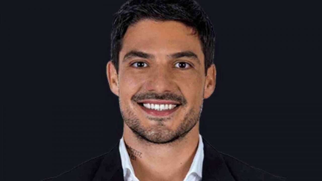 Grande Fratello: Lorenzo rivela il dramma tra Javier e Helena dopo la fine del reality, sorprendendo tutti!