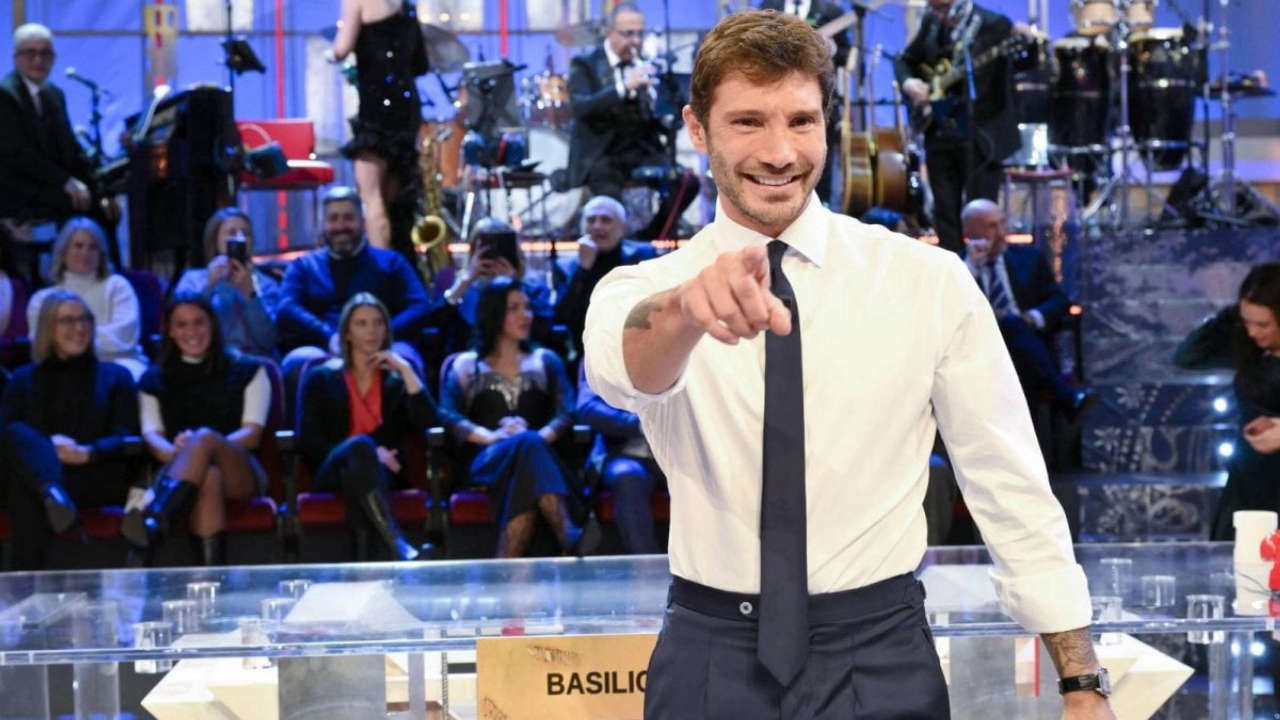 Affari tuoi Speciale 4 maggio: anticipazioni e ospiti sorprendenti con Stefano De Martino nel nuovo evento serale
