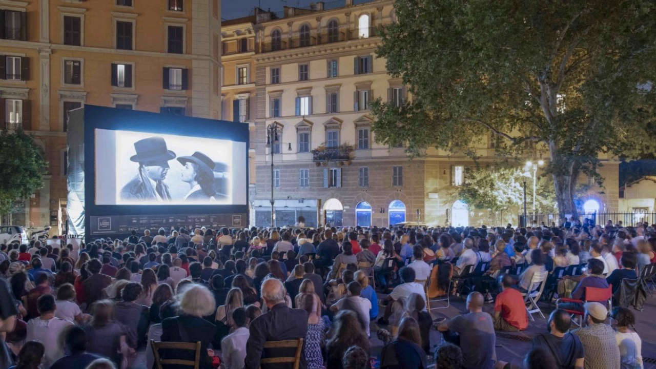 Il cinema in piazza 2025 a Roma: un’estate indimenticabile con Luca Marinelli e Paola Cortellesi dal 1° giugno al 13 luglio