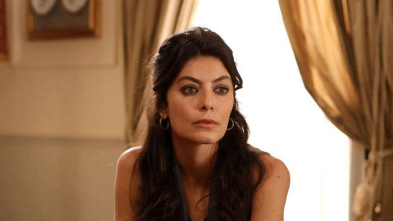 Doppio Gioco, in onda da stasera su Canale 5: scopri trama, cast e i segreti dietro questa intrigante serie!