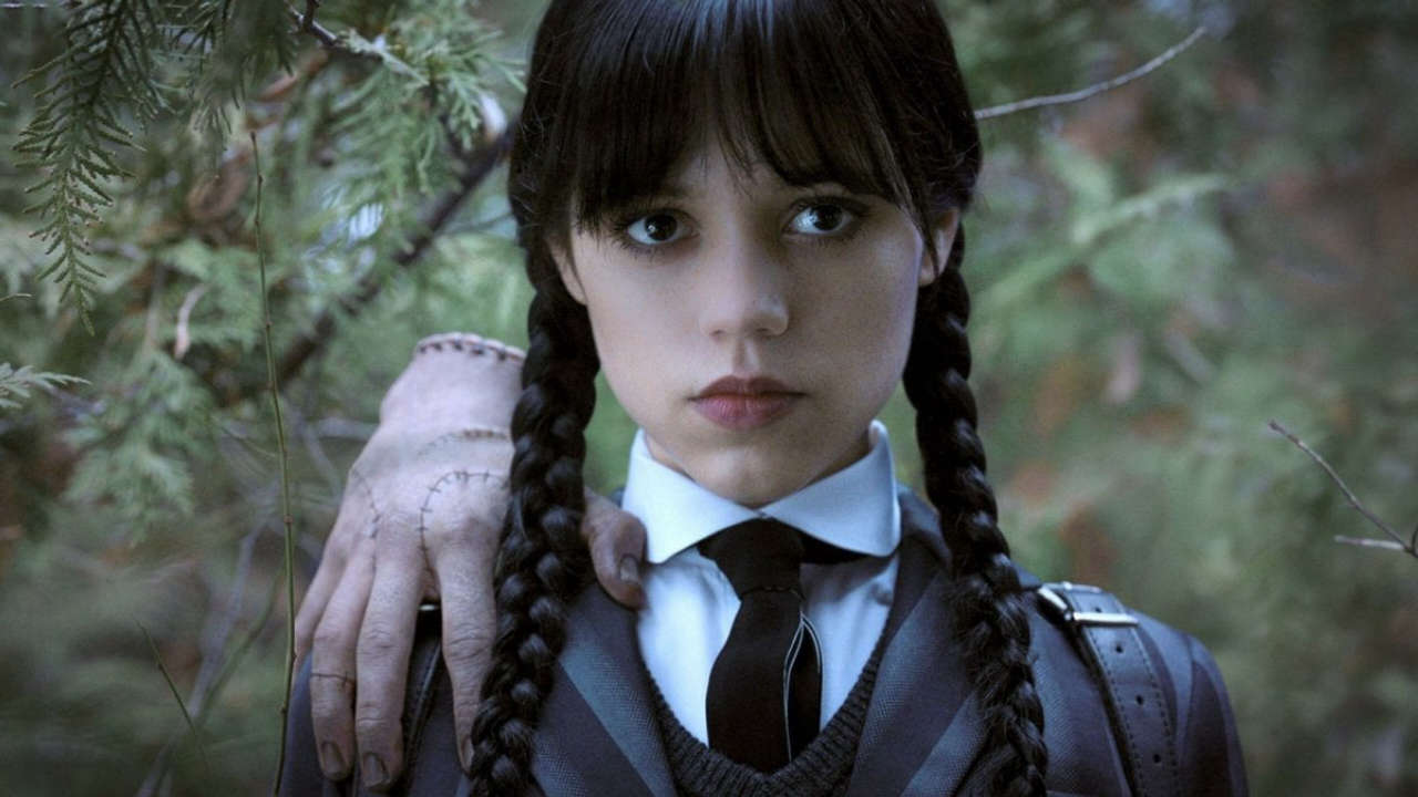 Mercoledì: Jenna Ortega critica l’uniforme scolastica e svela il lato paternalista della serie