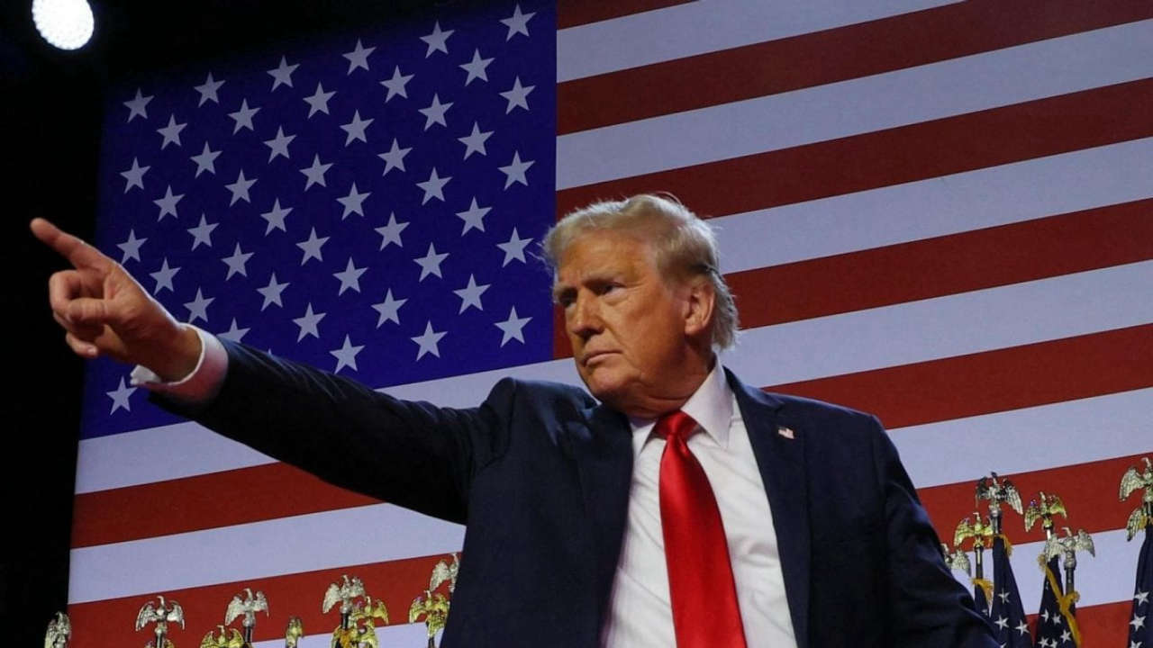 Star Wars Day: la Casa Bianca sorprende con l’immagine in IA di Trump armato di spada laser