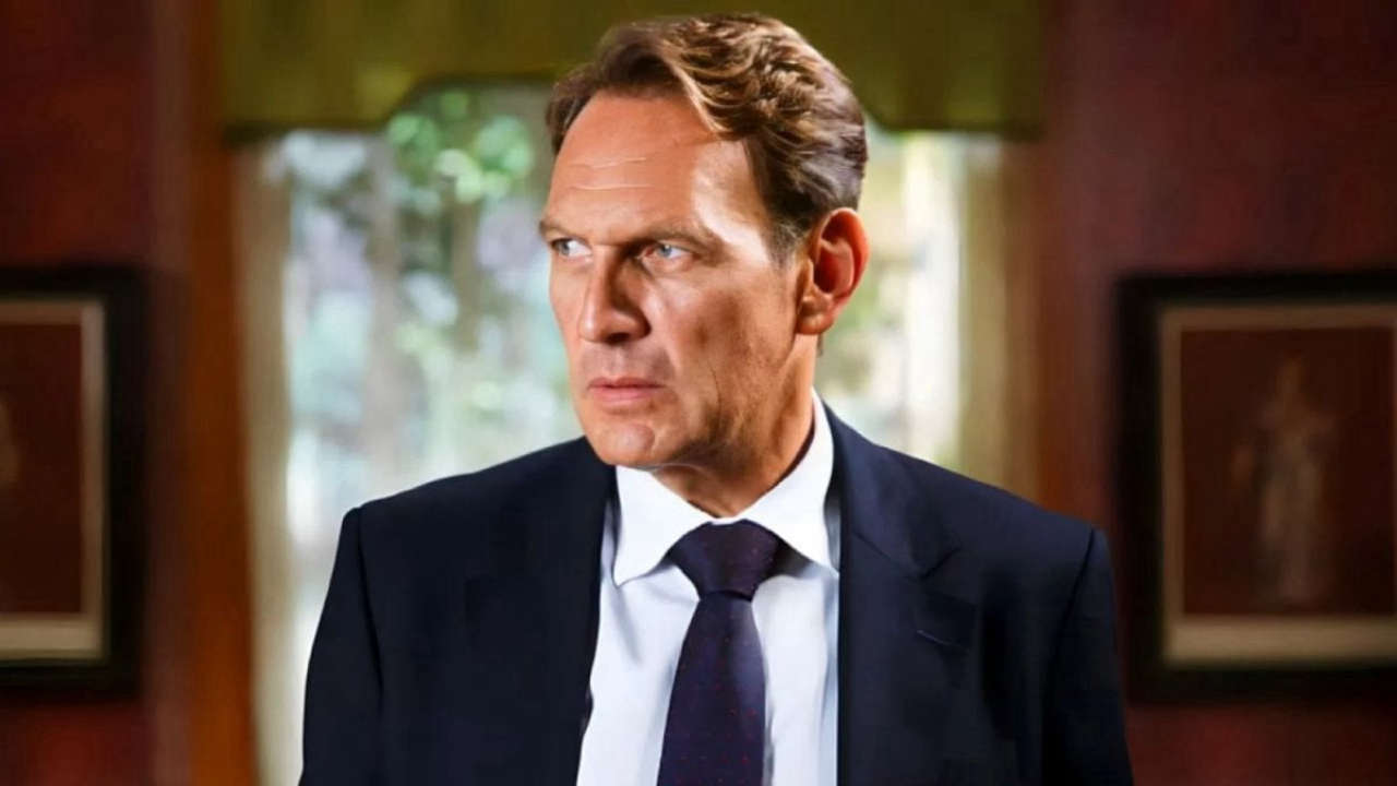 Un Posto al Sole, 6 maggio: Roberto ingaggia Elena per fermare Gennaro, un piano audace in arrivo