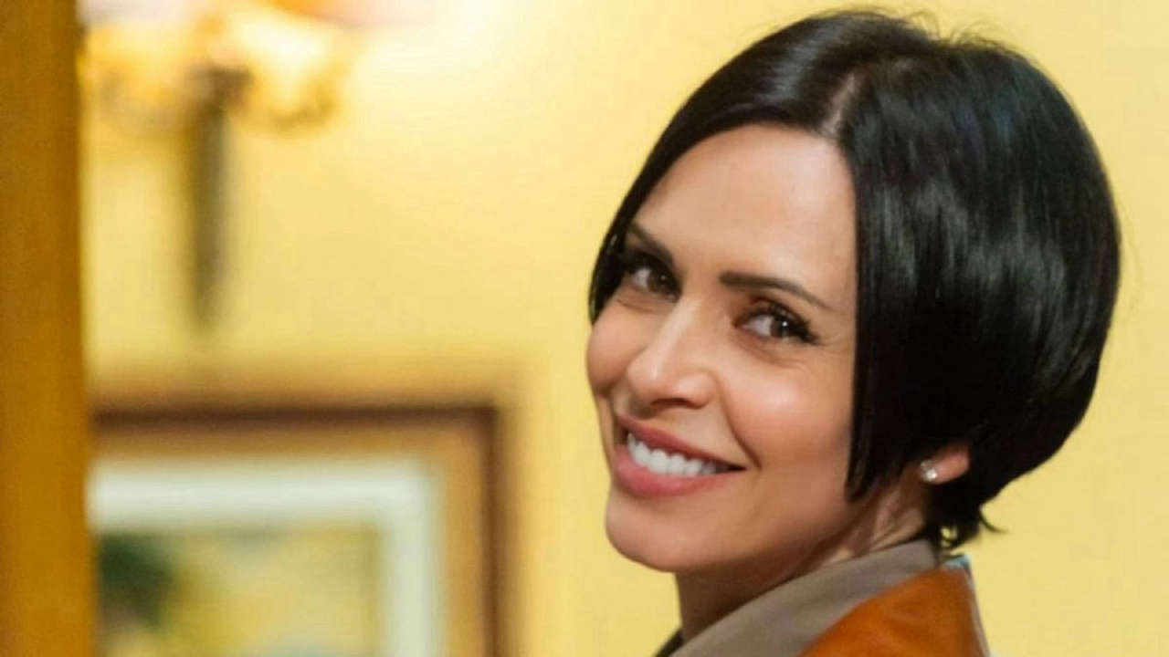 Un Posto al Sole, 7 maggio: Elena tenta il tutto per tutto per riportare Michele Saviani in radio!