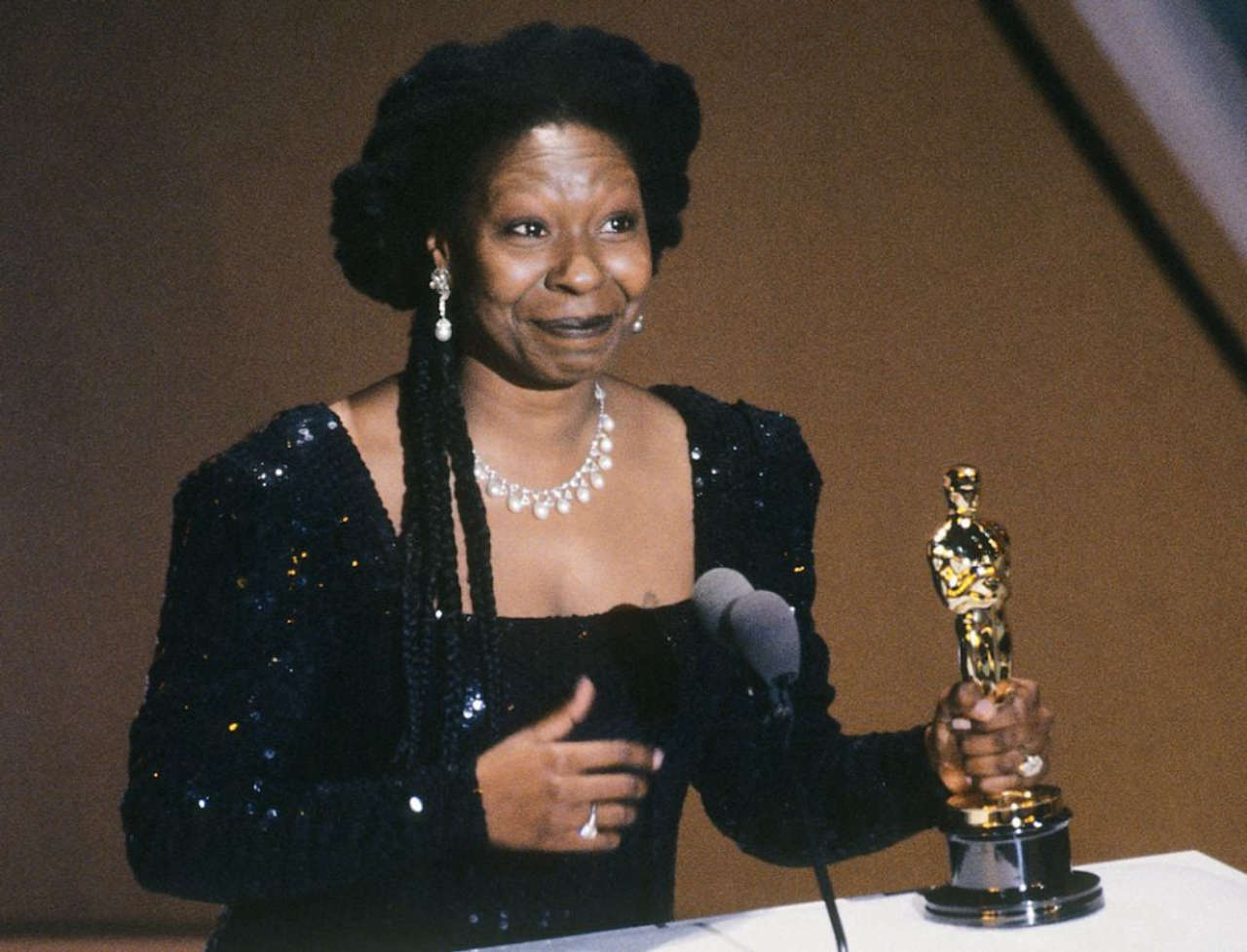 Whoopi Goldberg contro Donald Trump: la strana proposta sui film stranieri e il prezzo delle uova