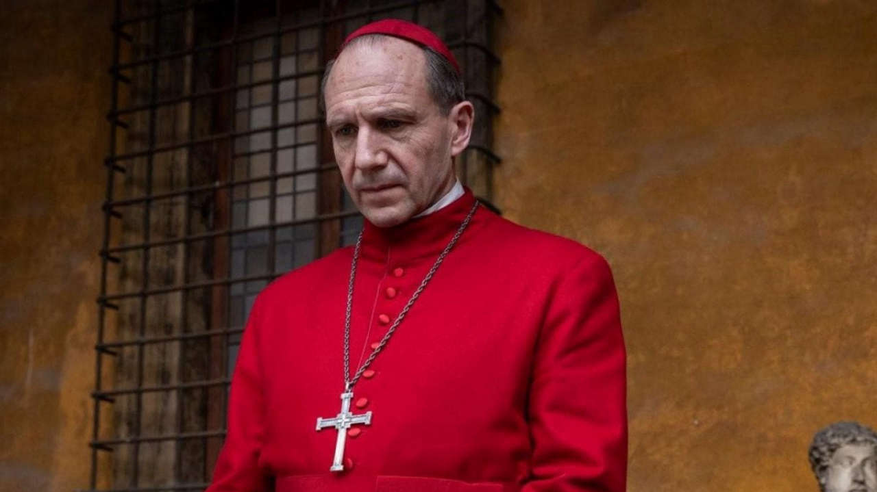 Conclave: i cardinali scoprono il potere del voto guardando un film istituzionale sorprendente
