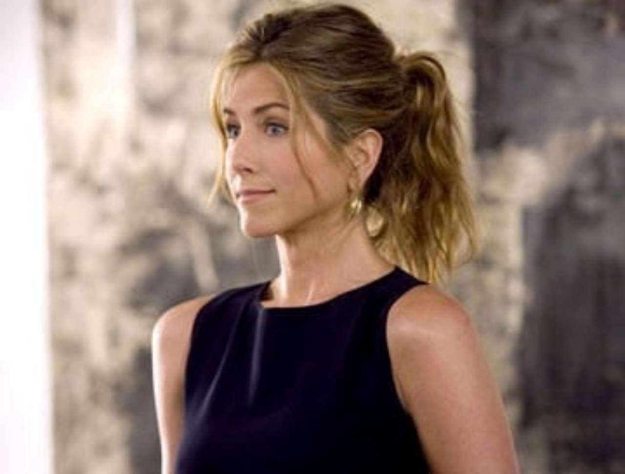 Jennifer Aniston: l’uomo che ha schiantato l’auto contro il suo cancello ora sotto accusa di stalking e vandalismo Jennifer Aniston: l’uomo che ha schiantato l’auto contro il suo cancello ora sotto accusa di stalking e vandalismo