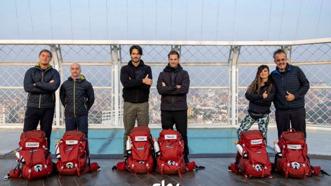 Pechino Express 2025, finale stasera in Nepal: chi si aggiudicherà la vittoria sul tetto del mondo?