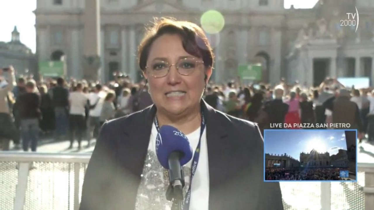 La fumata bianca sorprende la giornalista di TV2000 in diretta: il momento incredibile che ha lasciato tutti senza parole