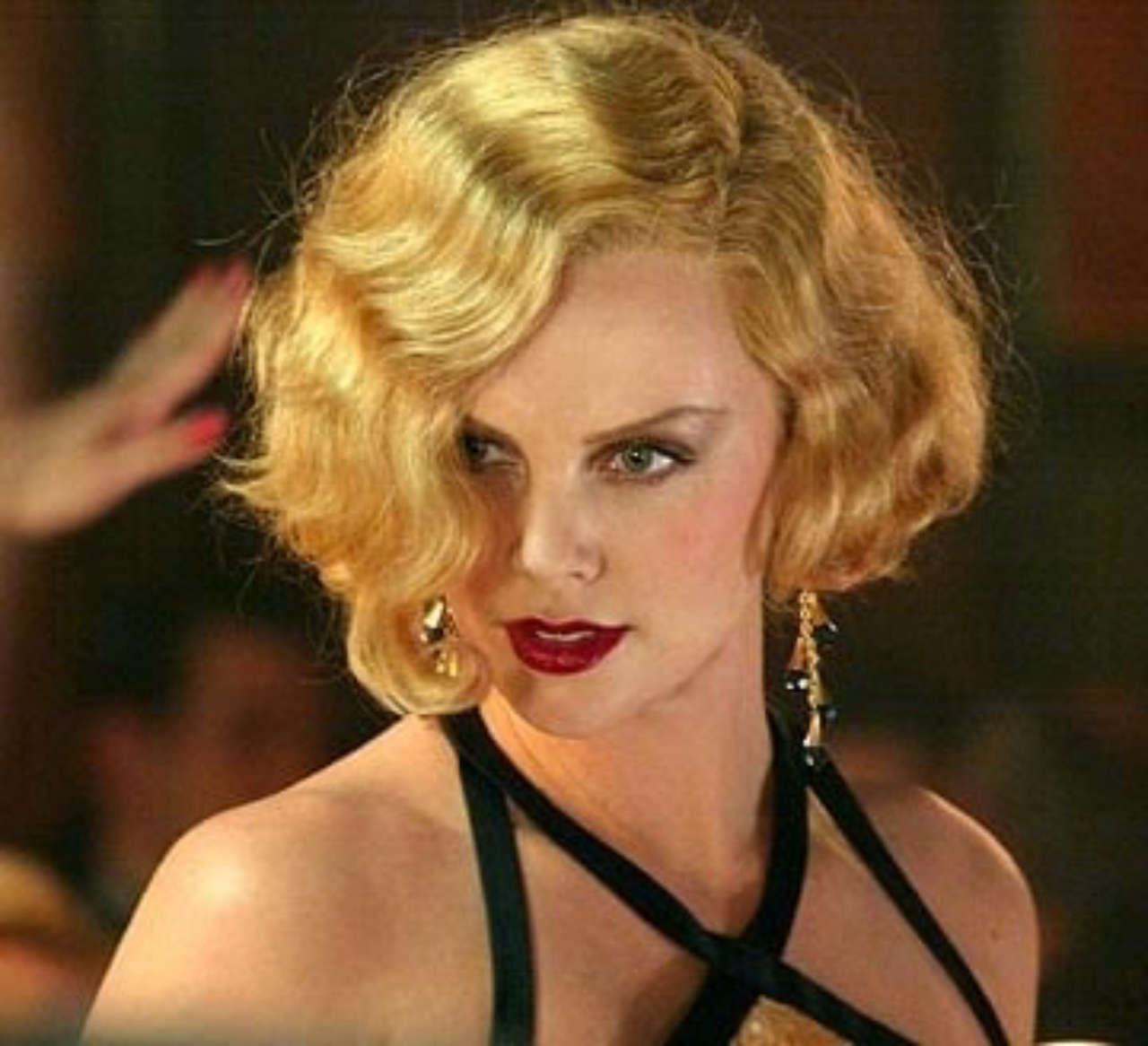 Charlize Theron svela il mancato rispetto dei figli per la sua carriera: “Non sono per niente colpiti”
