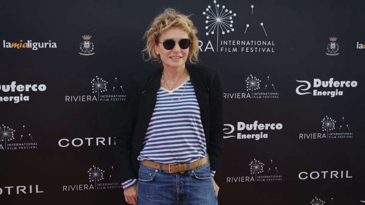 Valeria Golino: il suo sguardo su L’arte della gioia e il rifiuto di essere pop come Bridgerton