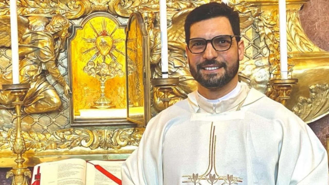 Don Fascino di San Pietro: il prete brasiliano che ha conquistato i social e i cuori di tutti, scopri il suo segreto!
