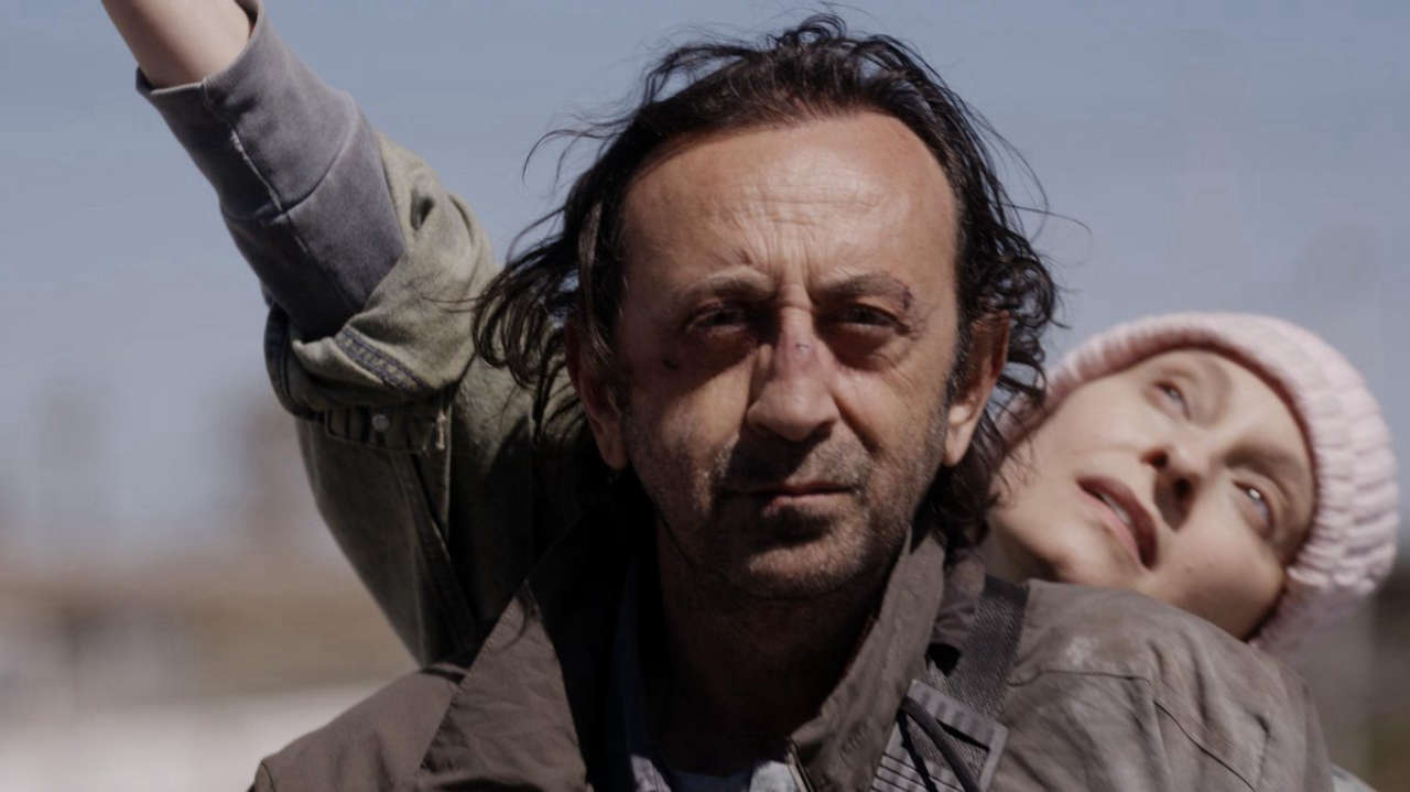 Nero: il debutto alla regia di Giovanni Esposito sorprende, al cinema dal 15 maggio! Scopri i dettagli esclusivi.