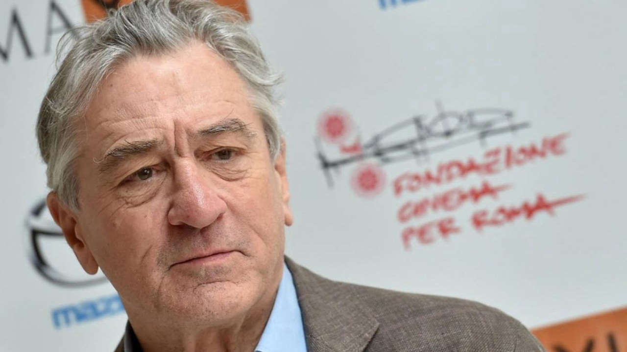 Robert De Niro riceve la Palma d’oro a Cannes e lancia un duro attacco a Trump: “L’arte non ha prezzo”