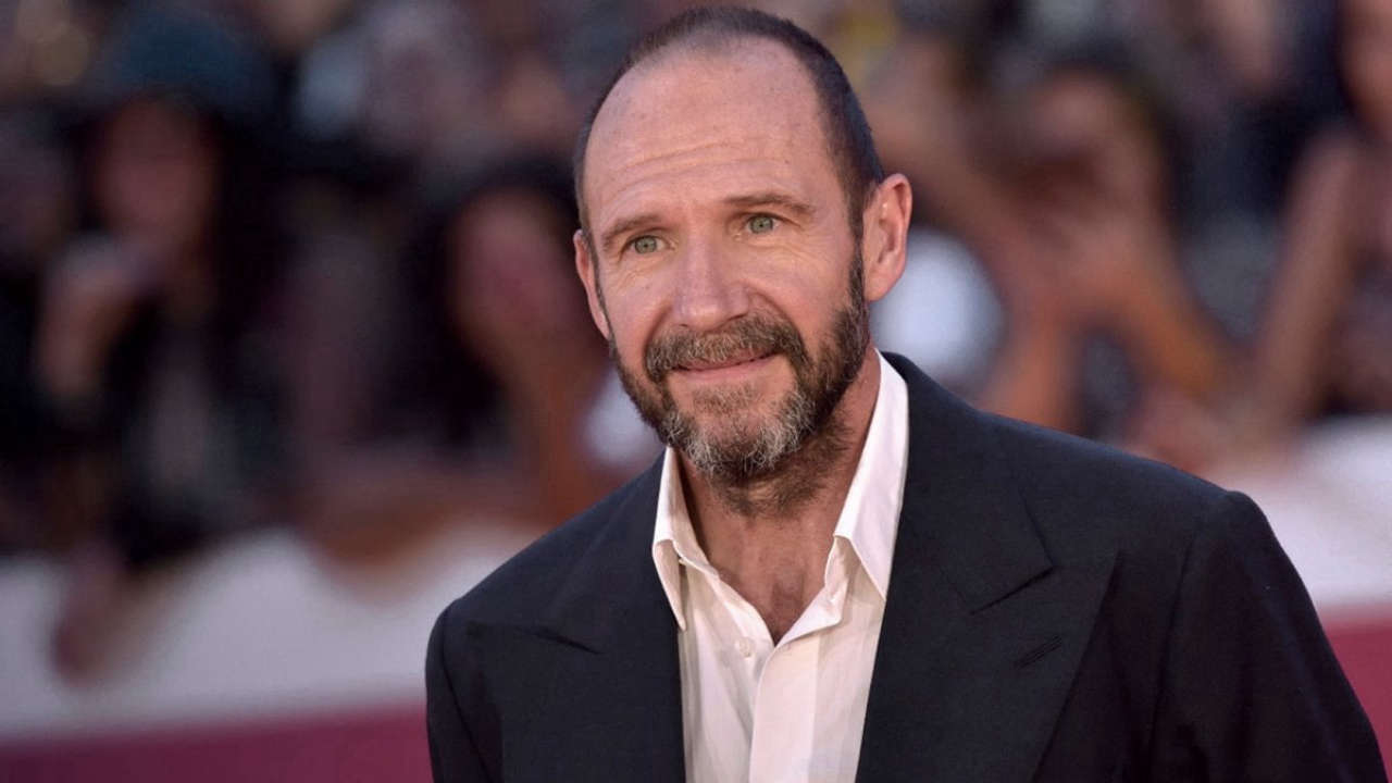 Hunger Games: Ralph Fiennes interpreta Snow nell’attesissimo prequel L’alba sulla mietitura, in arrivo presto