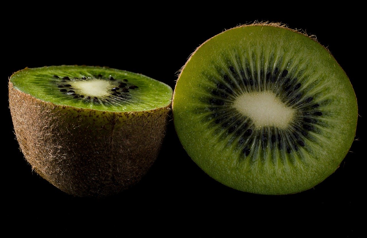 Attenzione! I kiwi potrebbero nuocere alla tua salute: scopri se sono sicuri per te!
