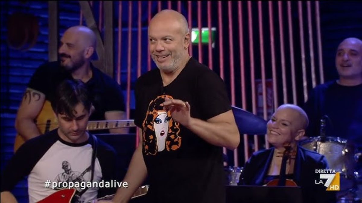 Propaganda Live stasera: Don Ciotti e Francesca Mannocchi tra politica e musica su La7