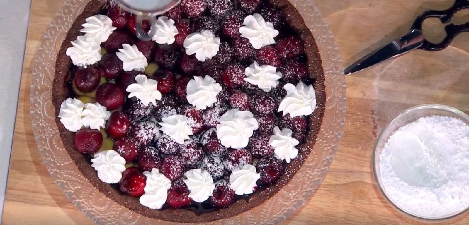 Crostata con ciliegie al vino di Daniele Persegani | É sempre mezzogiorno, 29 maggio 2025