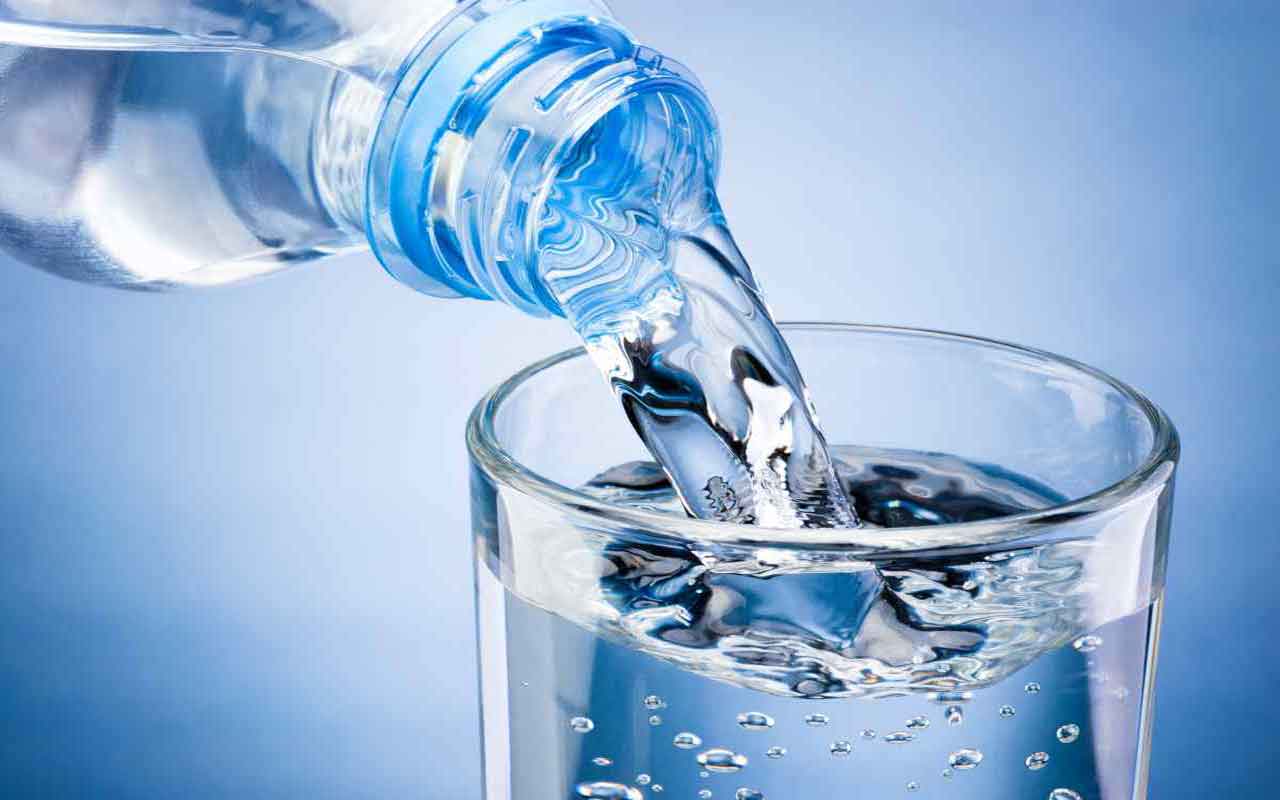 Scopri il sorprendente effetto di bere acqua a digiuno: il risultato ti lascerà a bocca aperta!