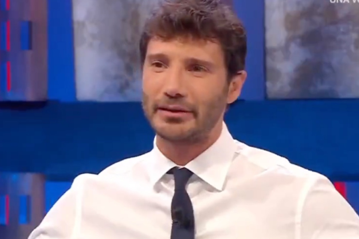 Affari tuoi, il toccante saluto di Stefano De Martino tra emozioni familiari e colpi di scena inaspettati