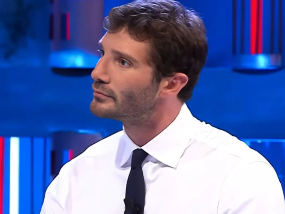 Affari tuoi: Fulvio dalla Liguria, sorelle lucane e le irresistibili gag di Stefano De Martino in una nuova puntata