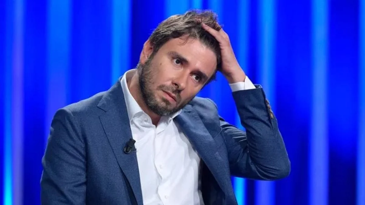 Alessandro Di Battista ricorda il padre Vittorio: un tributo emozionante sui social che commuove Roma