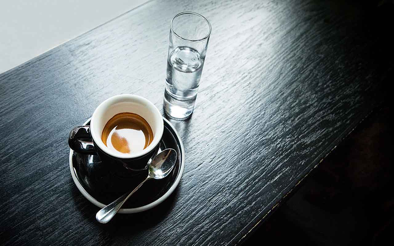 Scopri perché non dovresti mai conservare il caffè in frigo: la verità ti sorprenderà!