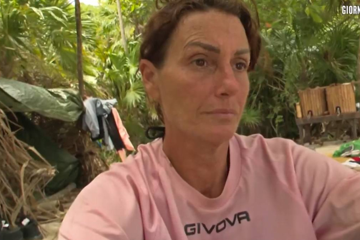 Isola dei Famosi: Cristina Plevani svela tensioni e critiche tra naufraghi – Scopri cosa è successo!