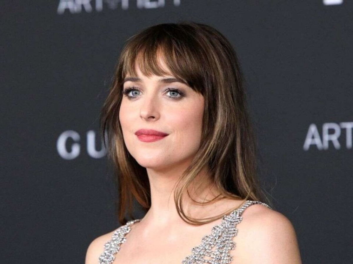 Dakota Johnson svela il segreto del coordinatore dell’intimità: un cambio di paradigma dopo 15 anni di carriera