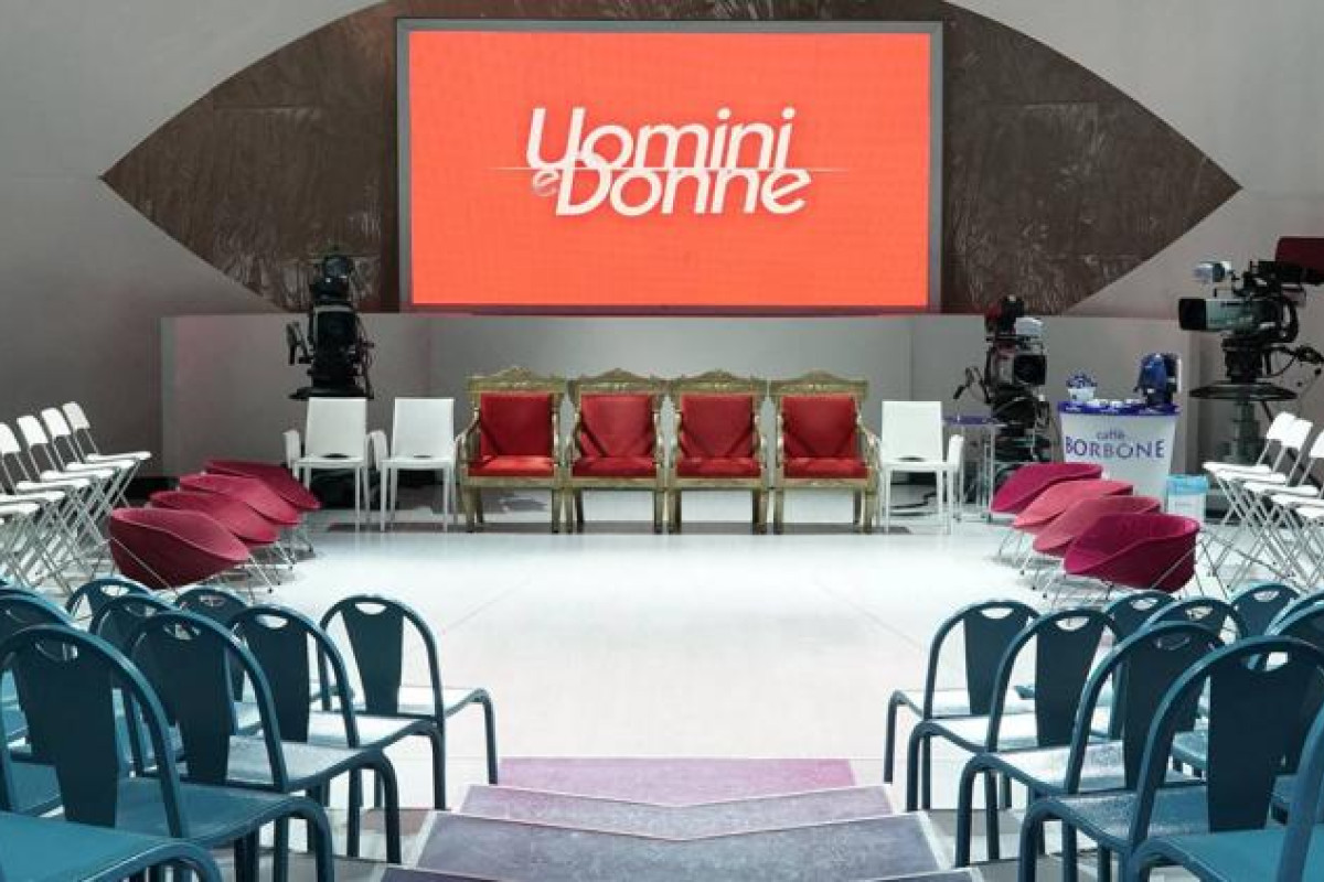 Ex tronista di Uomini e Donne attaccata da commenti maschilisti dopo un’avventura in van nelle Marche