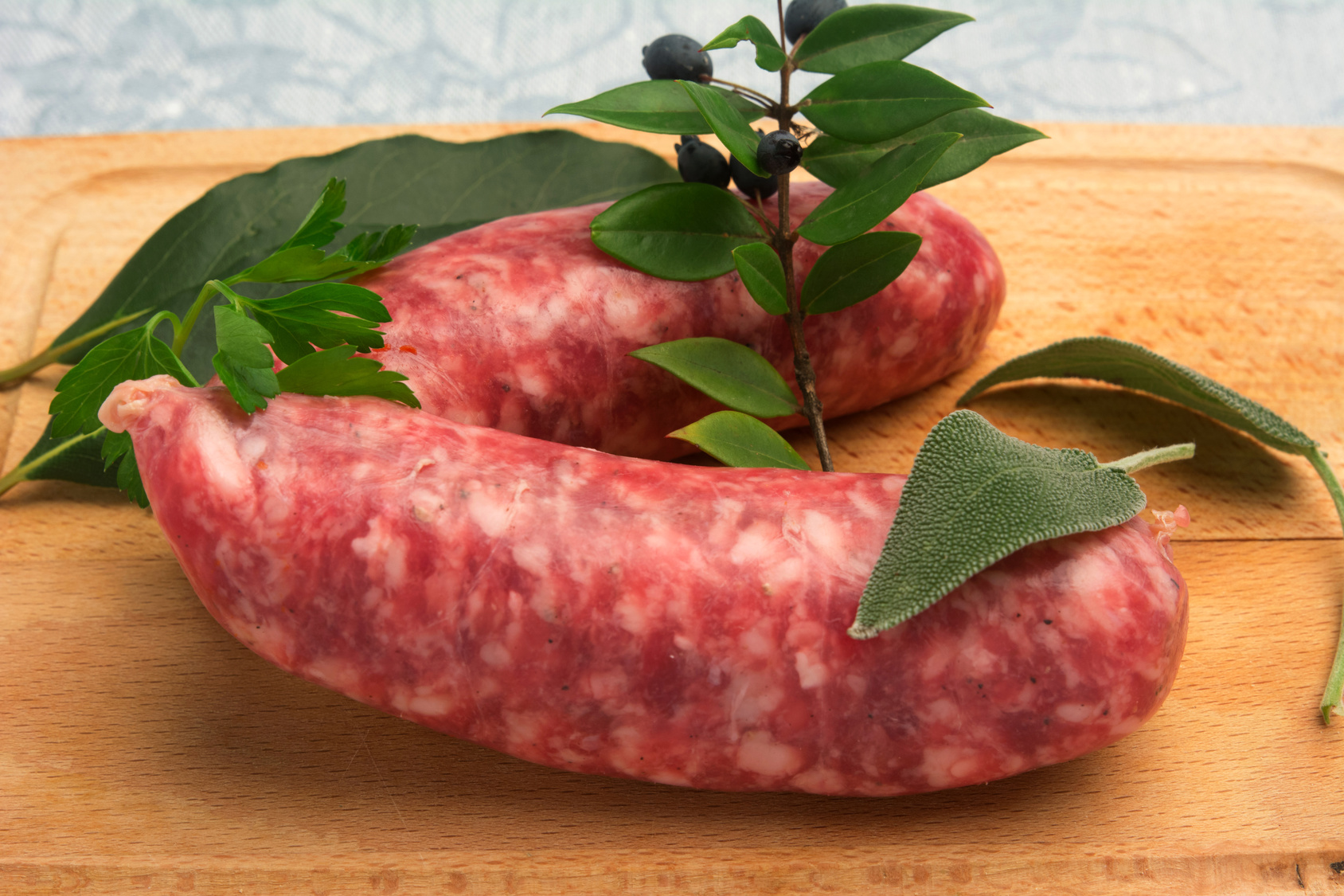 Attenzione: Scopri perché mangiare salsiccia cruda potrebbe mettere la tua salute a rischio!
