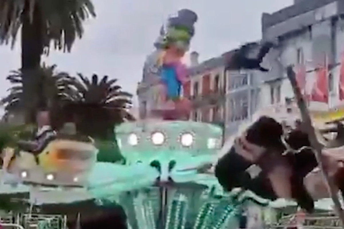 Giostra si ribalta a Castro Urdiales: tre adolescenti coinvolti in un incidente durante la festa locale al luna park