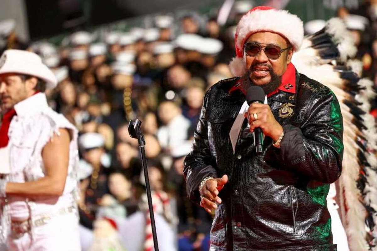 Village People: il cantante colpito da collasso per disidratazione durante il concerto a Roma, ora torna negli USA