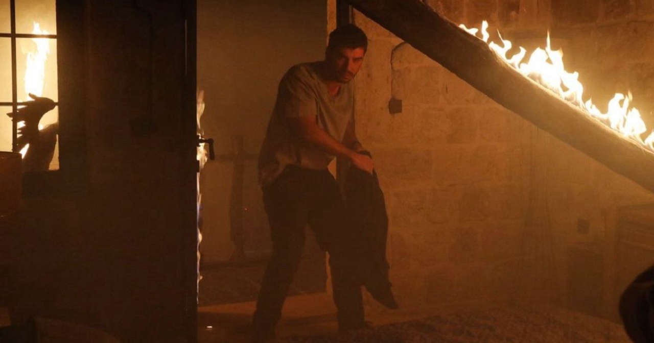 La notte nel cuore: Nuh si getta tra le fiamme per salvare la madre che li ha abbandonati La notte nel cuore: Nuh si getta tra le fiamme per salvare la madre che li ha abbandonati